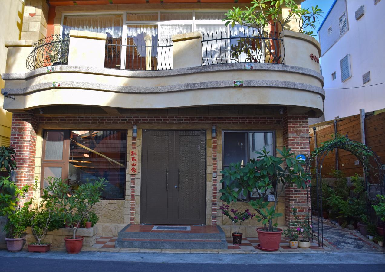Red Roof B&B Taitung Bagian luar foto